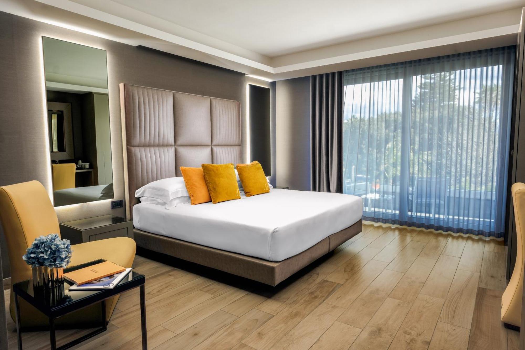 & Tre Fontane Luxury Hotel 4*