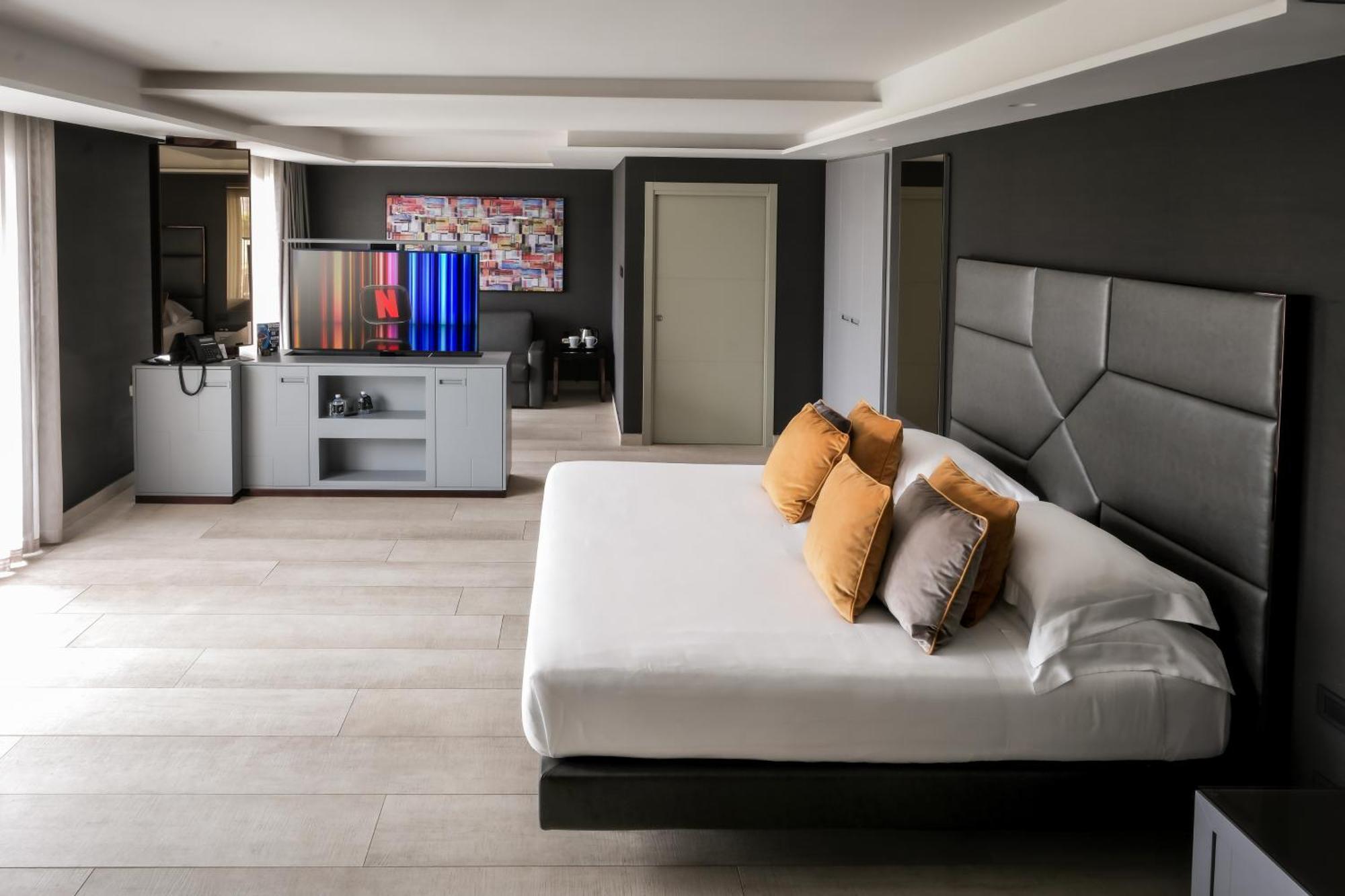 & Tre Fontane Luxury Hotel 4*