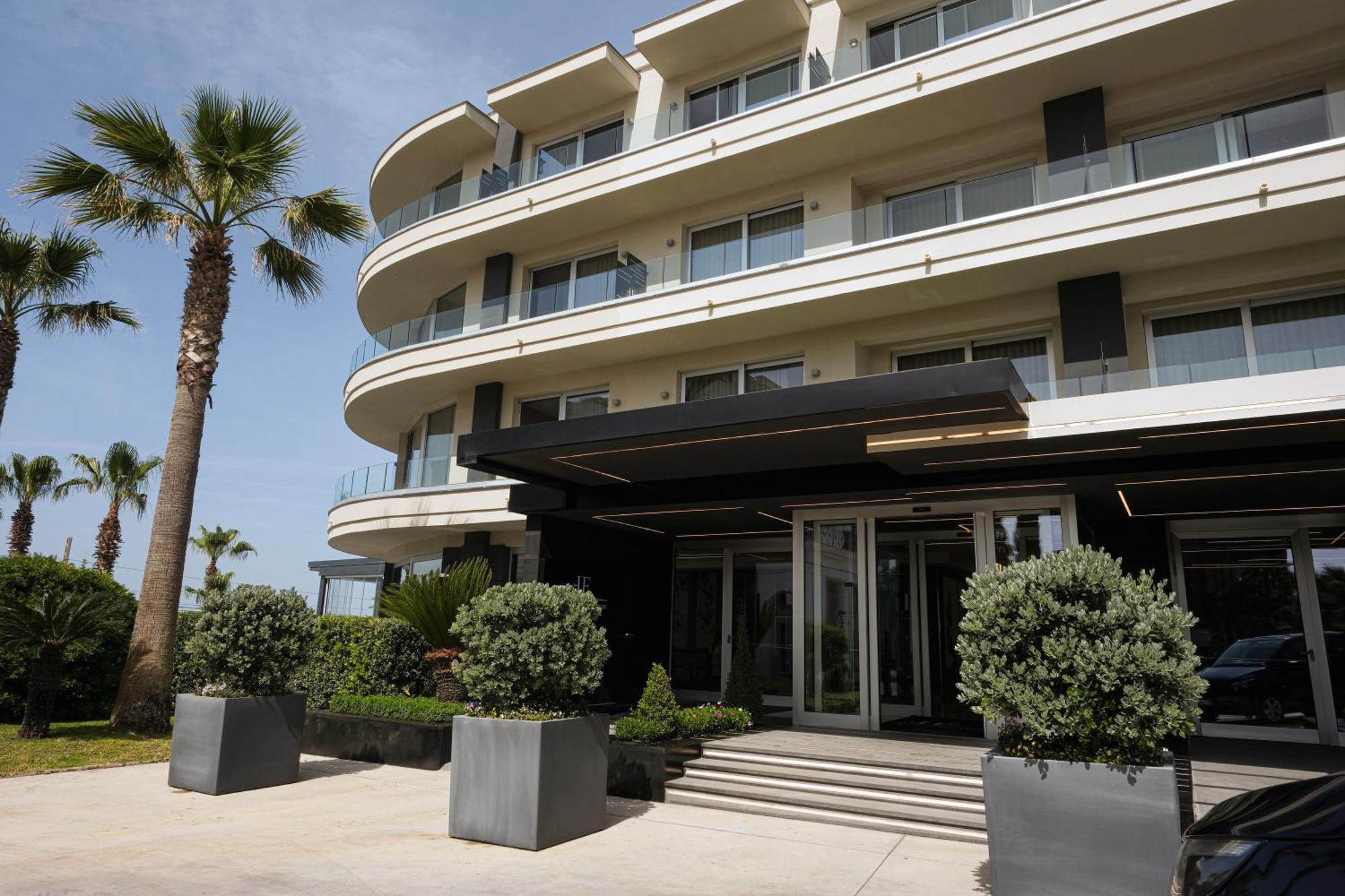 & Tre Fontane Luxury Portici